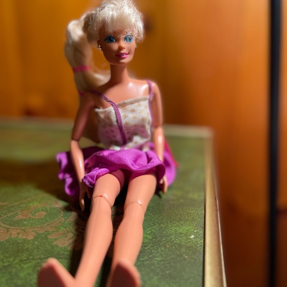 Barbie with moveable arms and legs - Picture 3 of 6
